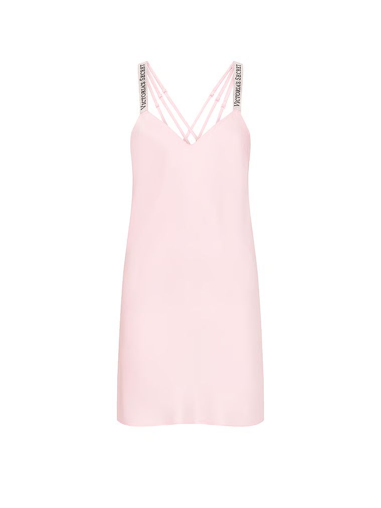 Satěnová noční košile s lesklými ramínky, Scattered Shine Strap Slip. Produkt je růžové barvy a pochází z kolekce Very Sexy.