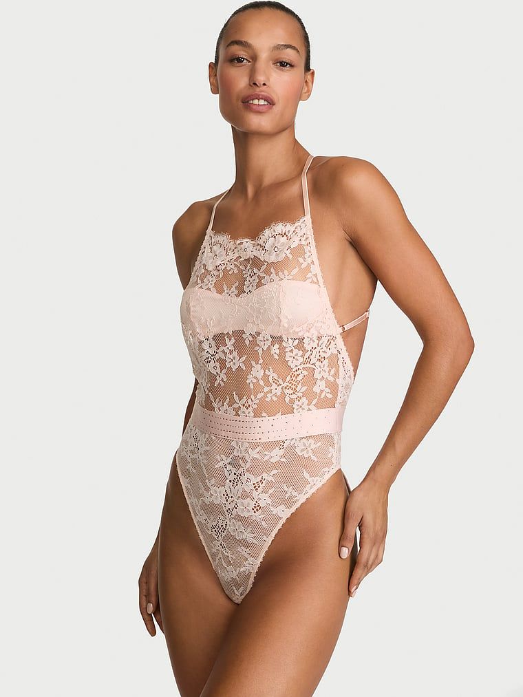 Body Twinkle Lace. Produkt je růžové barvy a pochází z kolekce Dream Angels.