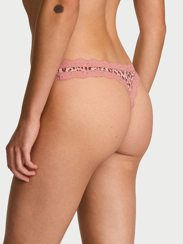 Tanga s krajkovým lemem. Produkt je vzorovaný a pochází z kolekce Dream Angels.