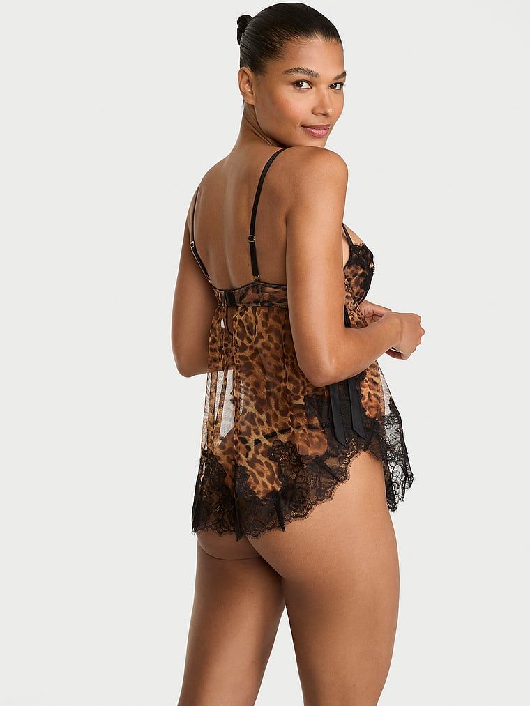Wicked Sheer a tanga. Produkt má vzorovanou barvu a pochází z kolekce Very Sexy.