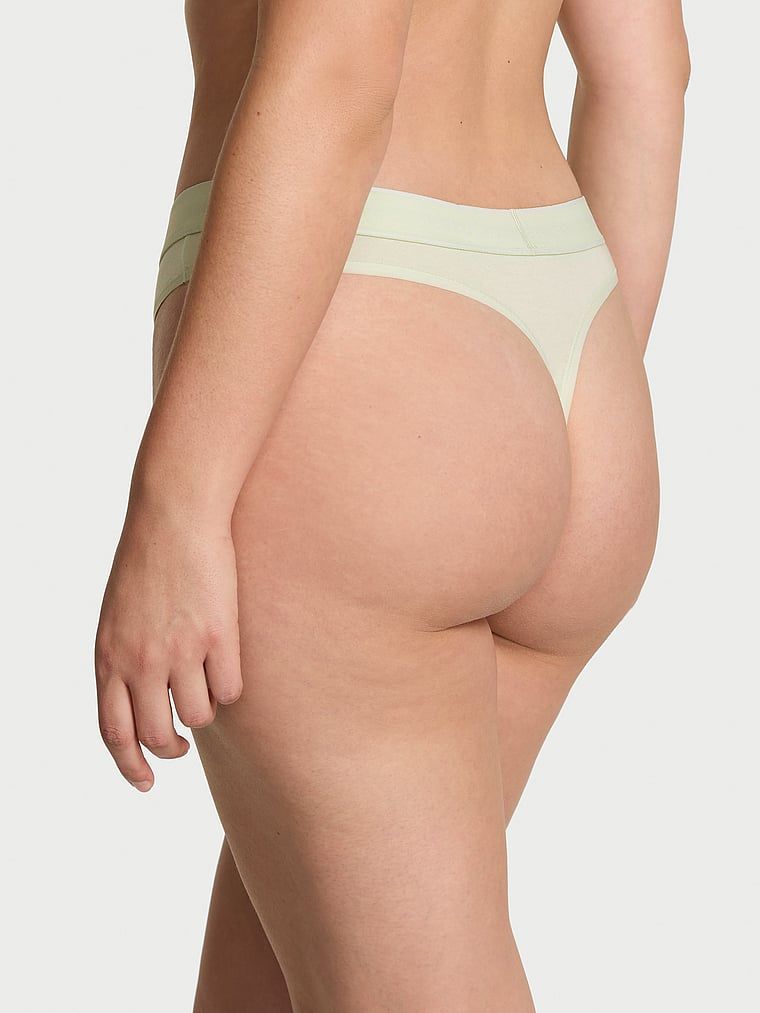 Bavlněná tanga s logem v pase. Produkt má zelenou barvu a pochází z kolekce Cotton.