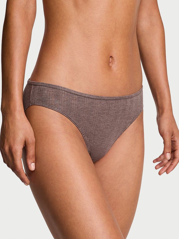 Kalhotky z modálu Ultra-Fine Bikini. Produkt je hnědé barvy a pochází z kolekce Victoria's Secret.