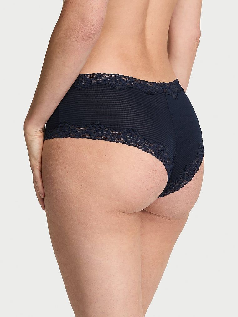 Pruhované bavlněné kalhotky s krajkou na okrajích Cheeky. Produkt je modrý a pochází z kolekce Lace Trim.