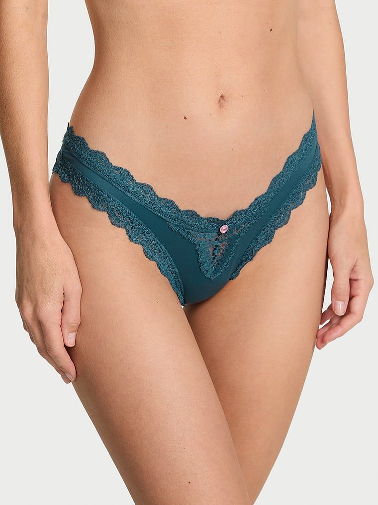 Brazilské kalhotky s krajkou Lace Trim Brazilian. Produkt má modrou barvu a pochází z kolekce Dream Angels.