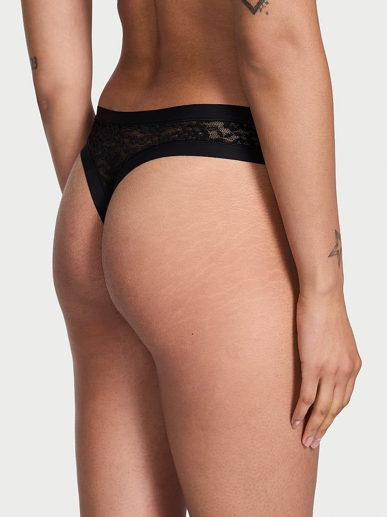 No-Show krajková tanga. Produkt je černý a pochází z kolekce No-Show.