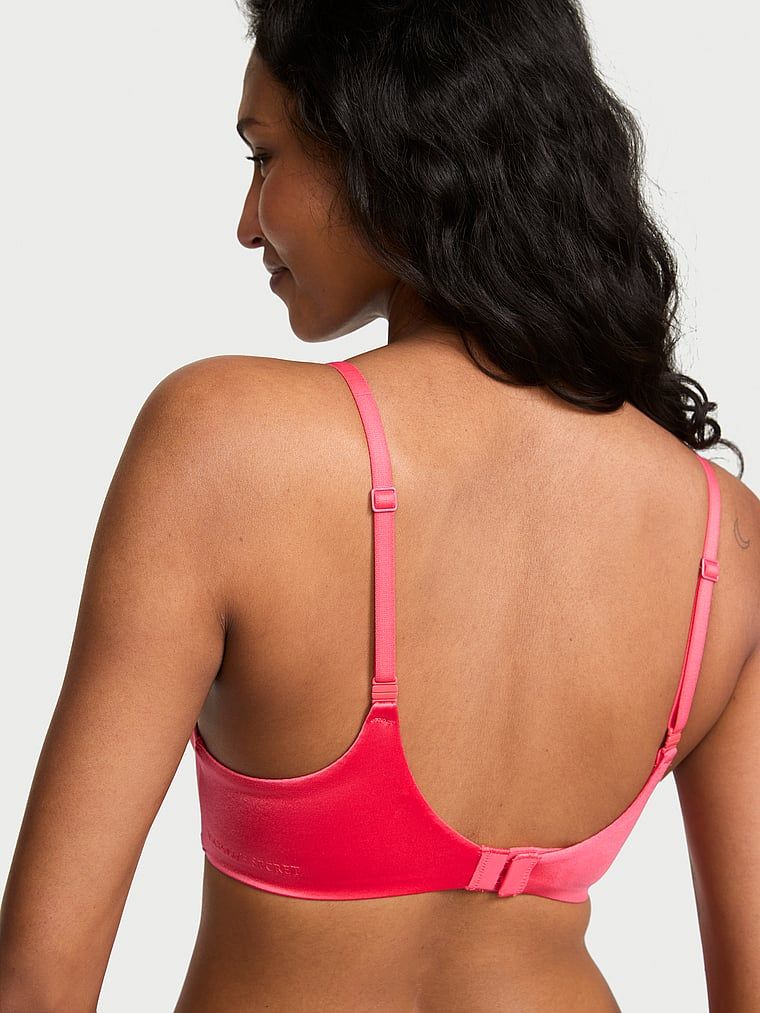 FlexFactor Demi mírně polstrovaná podprsenka. Produkt je červené barvy a pochází z kolekce Body by Victoria.