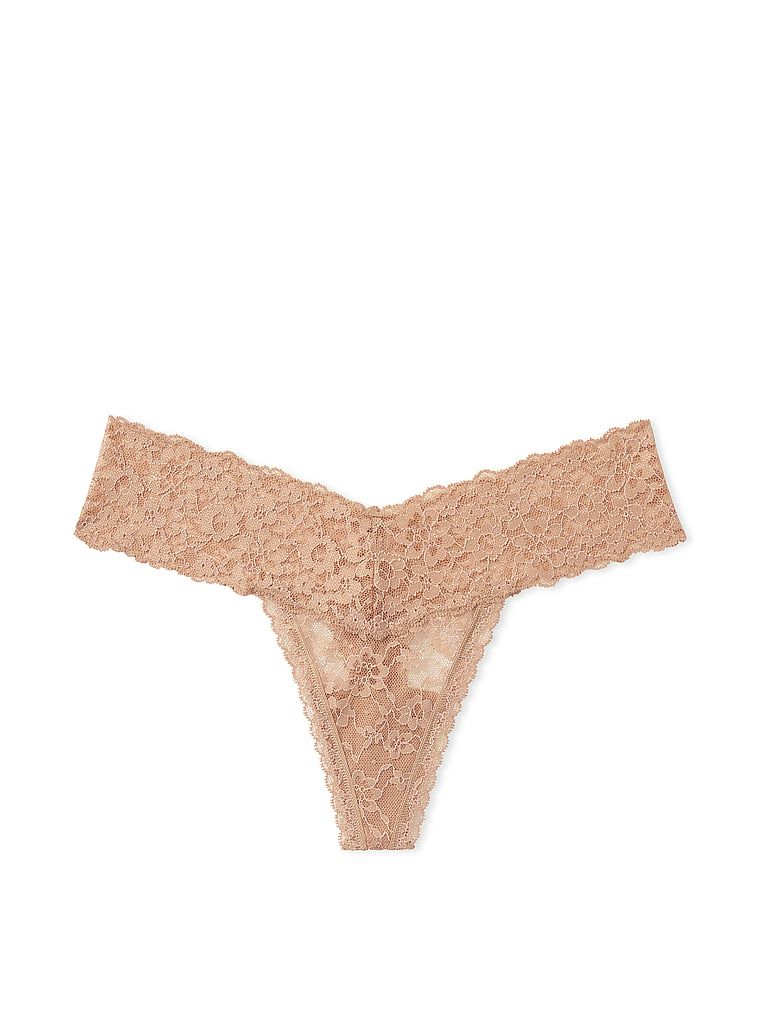 Tanga s krajkou Lace. Produkt je béžový a pochází z kolekce Lacie.