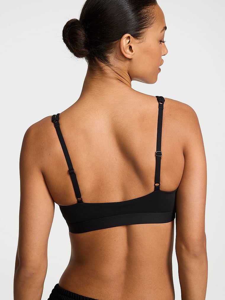 VSX Elevate Triangle sportovní podprsenka. Produkt je černý a pochází z kolekce VSX.