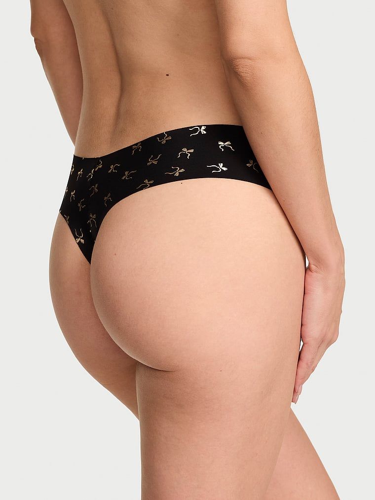 Tanga bez švů. Produkt je vzorovaný a pochází z kolekce No-Show.
