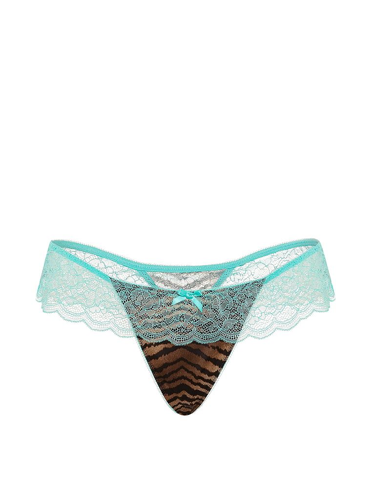 Satónová tanga s volánkem Tease. Produkt má barevný potisk a pochází z kolekce Victoria's Secret.