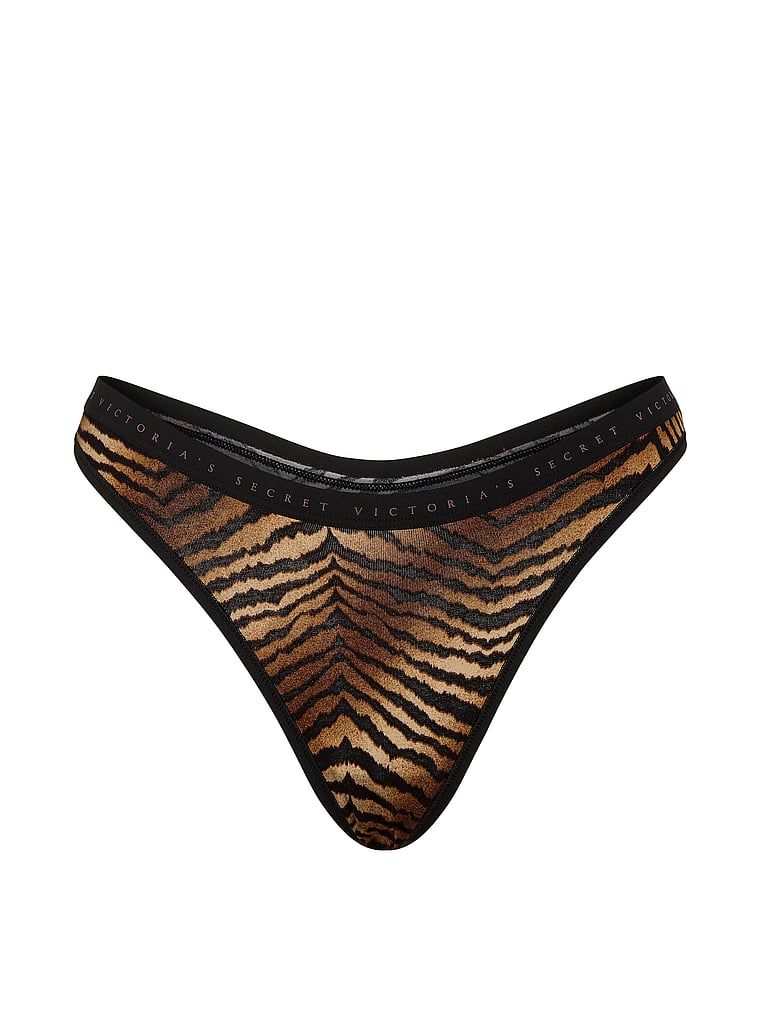 Bavlněné tanga s vysokými nohavičkami. Produkt má vzorovanou barvu a pochází z kolekce Victoria's Secret.