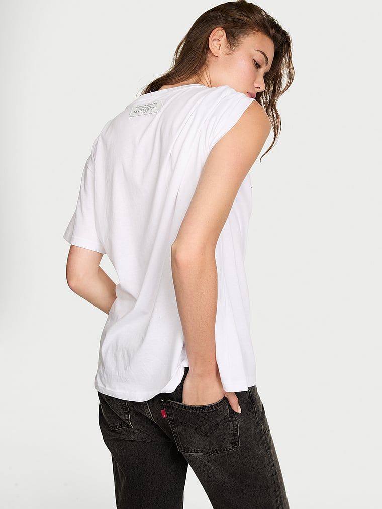 Bavlněné oversize tričko VSFS 2025. Produkt je bílé barvy a pochází z kolekce Angel Essentials.