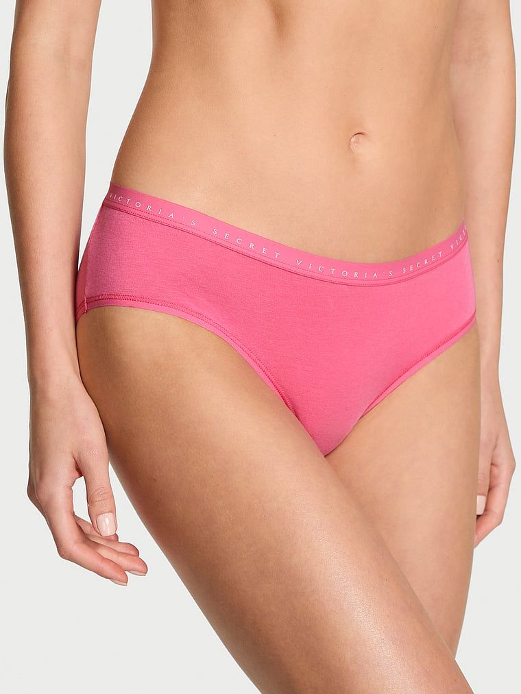 Bavlněné kalhotky Hiphugger. Produkt má růžovou barvu a pochází z kolekce Victoria's Secret.