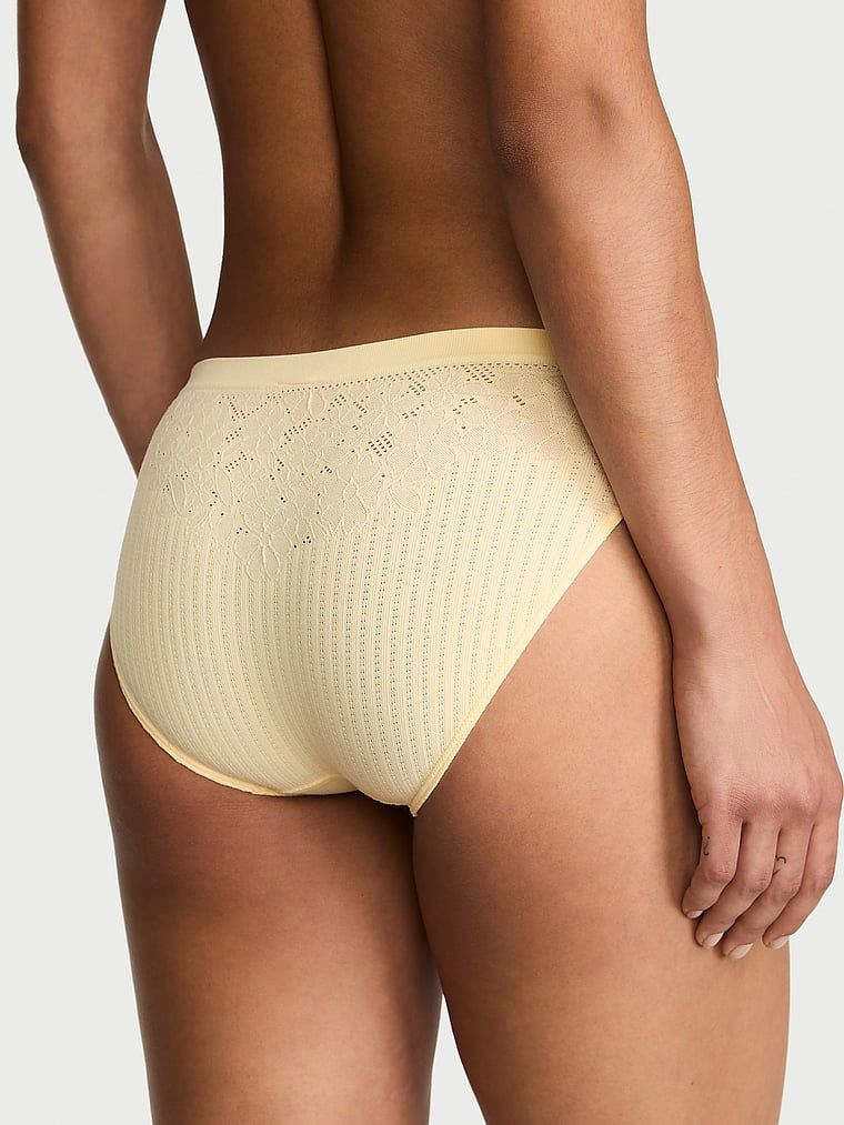 Kalhotky s květinovými rybami v bikinách. Produkt je žluté barvy a pochází z kolekce Seamless.