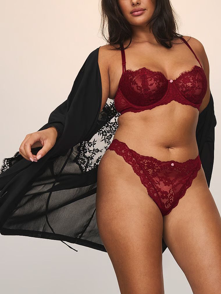 Nevyztužená balkonetová podprsenka Wicked Lace Balconette. Produkt je červené barvy a pochází z kolekce Body by Victoria.