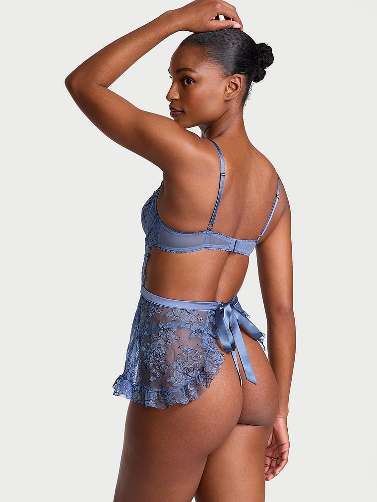 Zástěra a tanga z Wicked Denimu. Produkt má vícebarevnou barvu a pochází z kolekce Very Sexy.