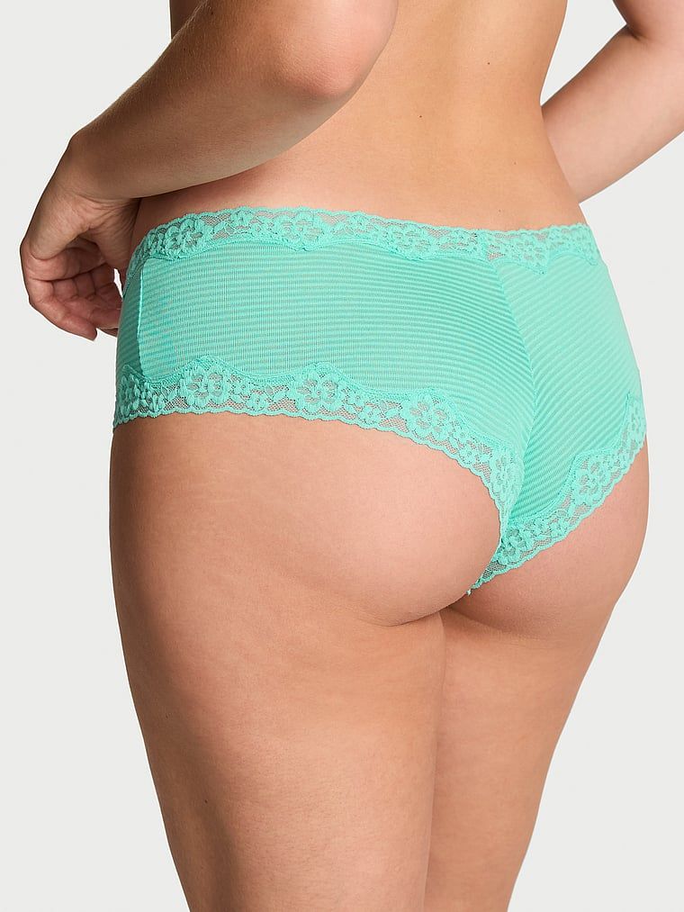 Pruhované bavlněné kalhotky s krajkou na okrajích. Drzé. Produkt je modré barvy a pochází z kolekce Lace Trim.