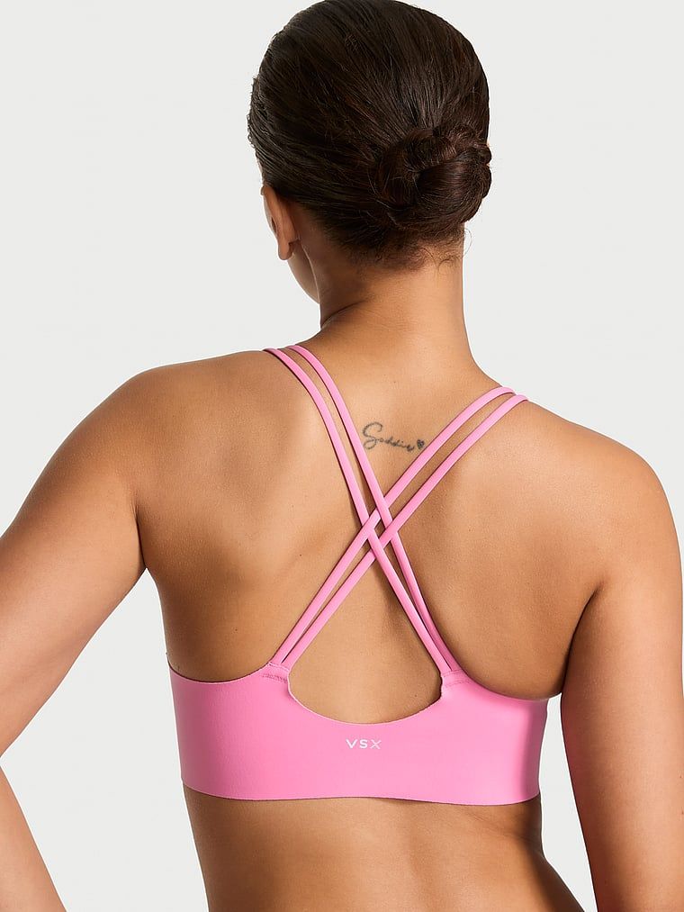 Sportovní podprsenka s lehkou podporou Elevate Strappy. Produkt je růžové barvy a pochází z kolekce VSX.