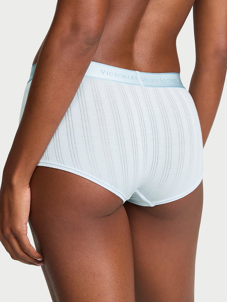 Kraťasy vyrobené z Ultra-Fine Logo Boyshort modal. Produkt je modré barvy a pochází z kolekce Cotton.