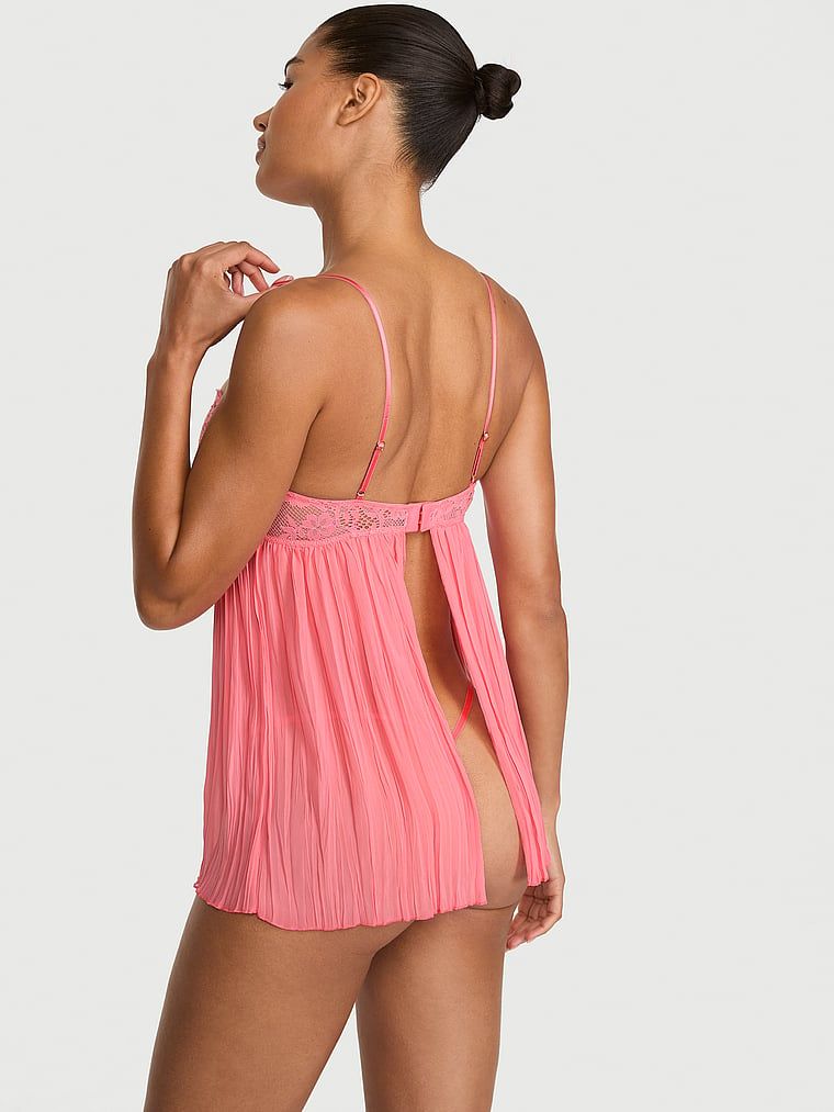 Dream Lace Pliated Babydoll spodnička a tanga. Produkt je růžové barvy a pochází z kolekce Dream Angels.