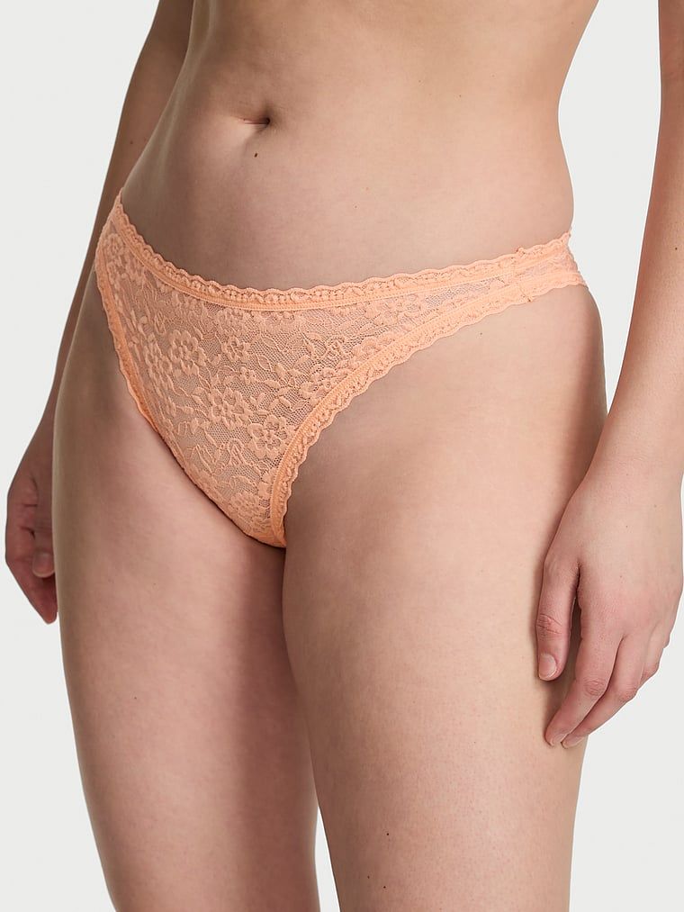 Krajkové kalhotky z krajky z 90. let. Produkt je oranžové barvy a pochází z kolekce Lacie.