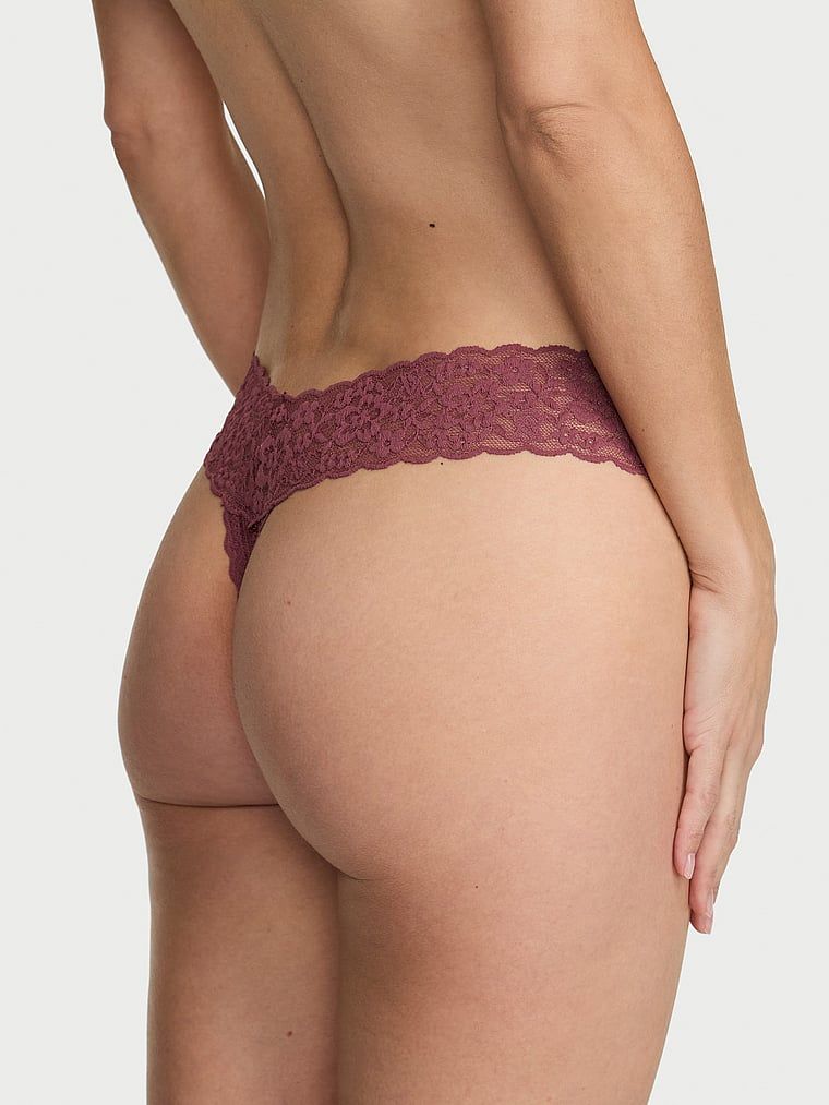 Krajkové krajkové tanga. Produkt je růžové barvy a pochází z kolekce Lacie.