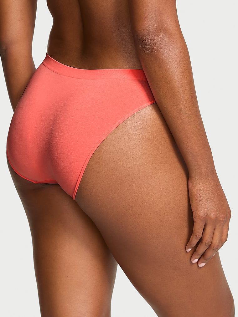 Bezešvové bikinové kalhotky. Produkt je oranžové barvy a pochází z kolekce Seamless.