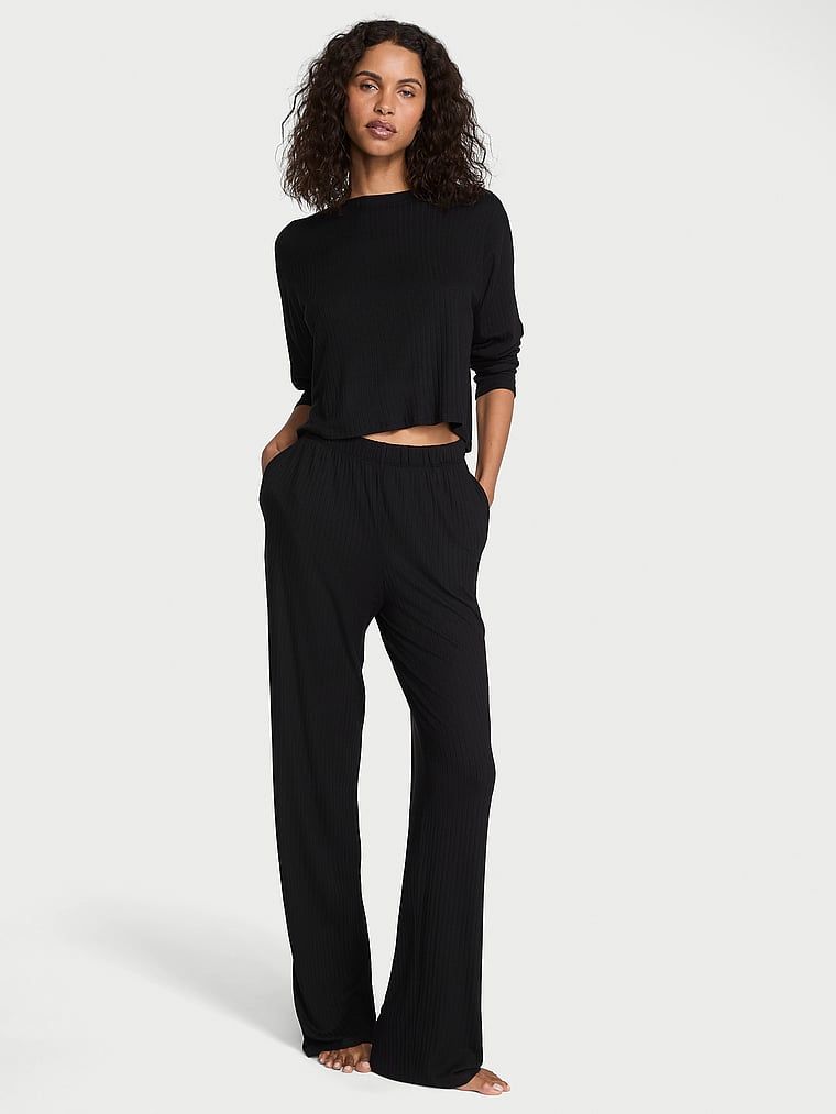 Modal set - svetr a společenské kalhoty. Produkt je černý a pochází z kolekce Victoria's Secret.