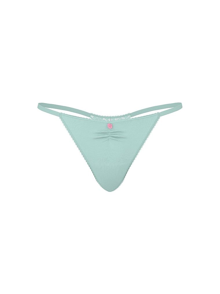 Bavlněné tanga s krajkou vzadu Heart Lace. Produkt je modré barvy a pochází z kolekce Victoria's Secret.