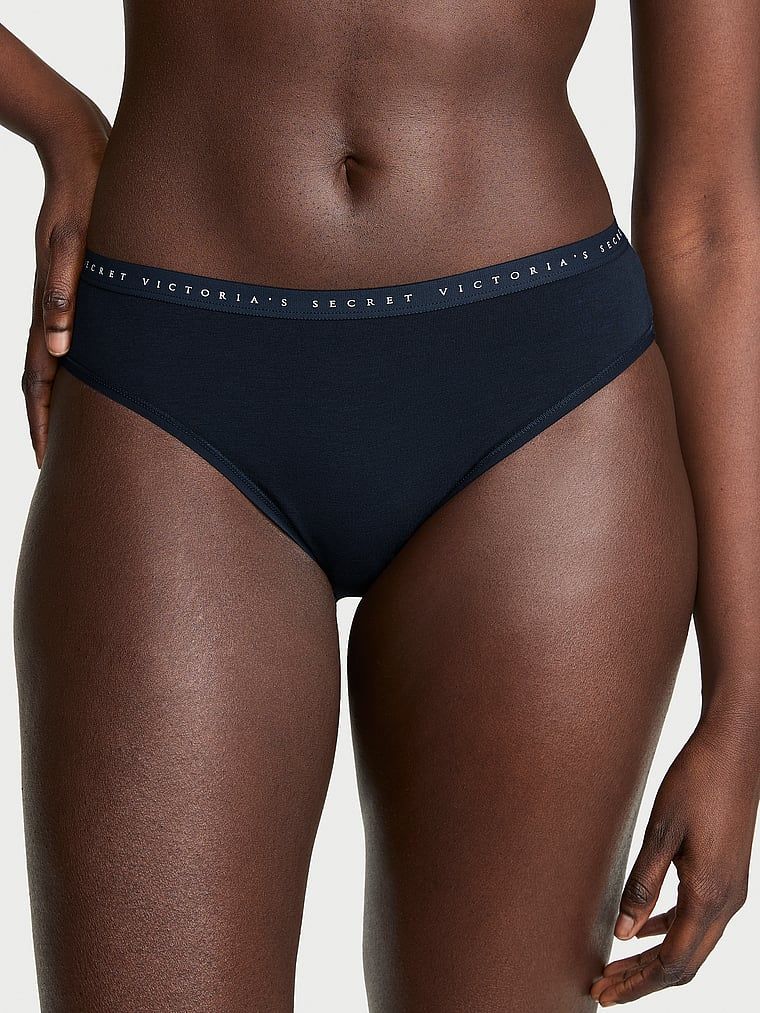 Bavlněné slipy s vysoko střiženými nohavičkami. Produkt je modré barvy a pochází z kolekce Victoria's Secret.
