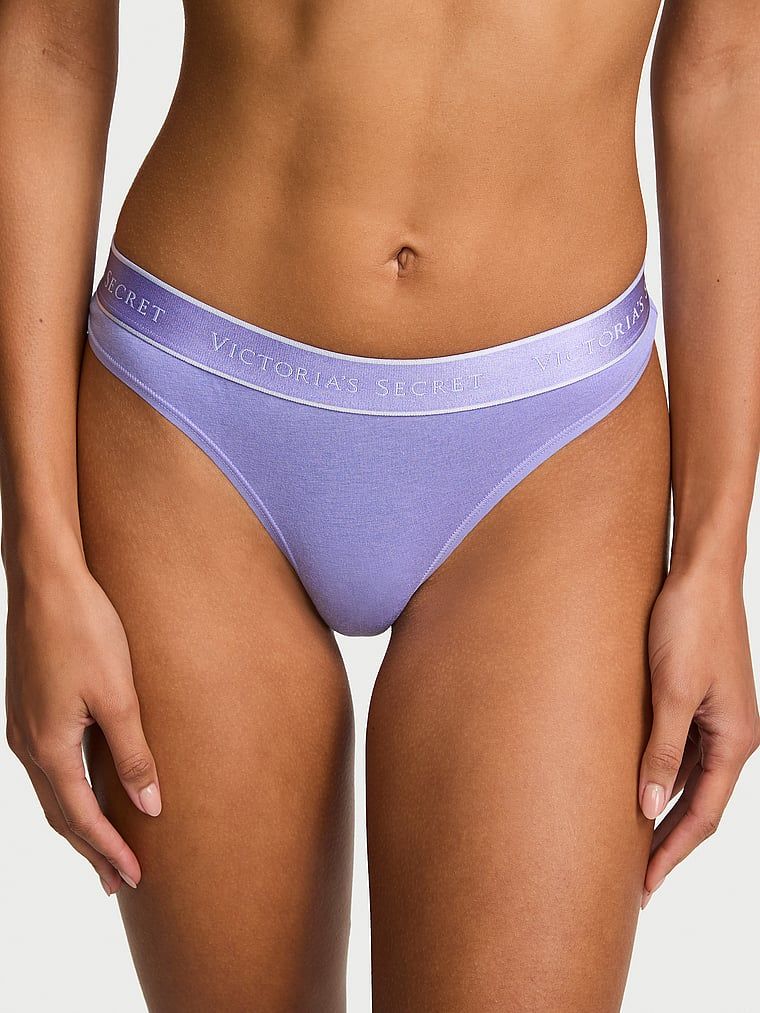 Bavlněné tanga s logem v pase. Produkt je modré barvy a pochází z kolekce Cotton.