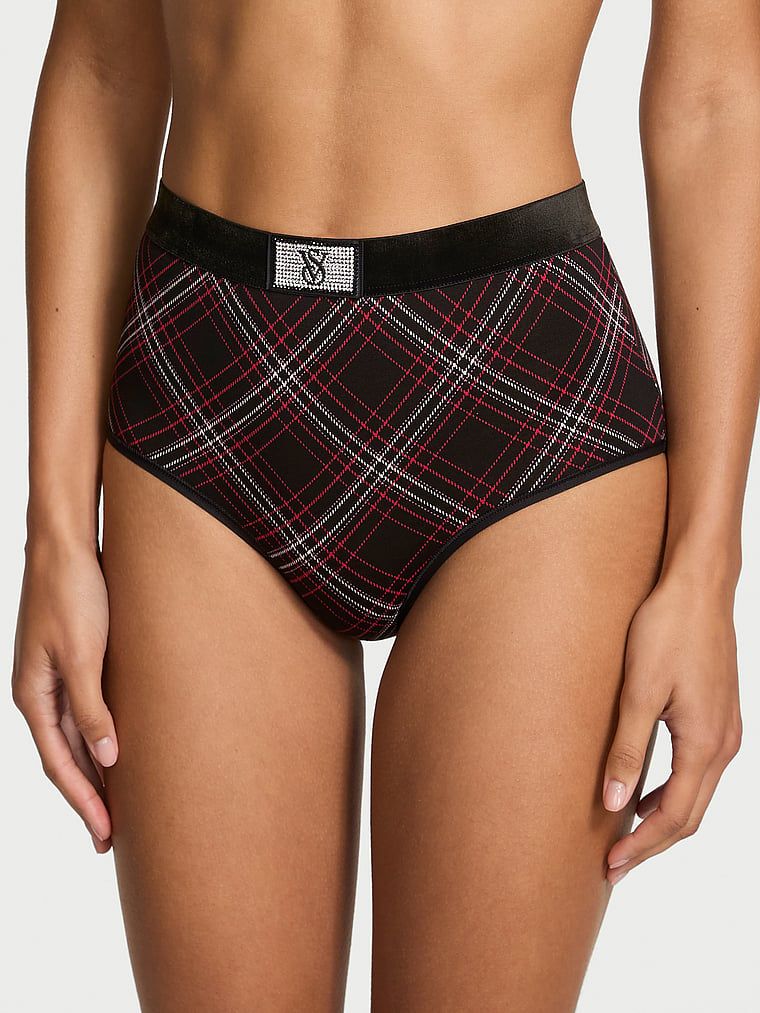 Bavlněné kalhotky s vysokým pasem a sametovým logem Shine Patch. Produkt je vzorovaný a pochází z kolekce Body by Victoria.