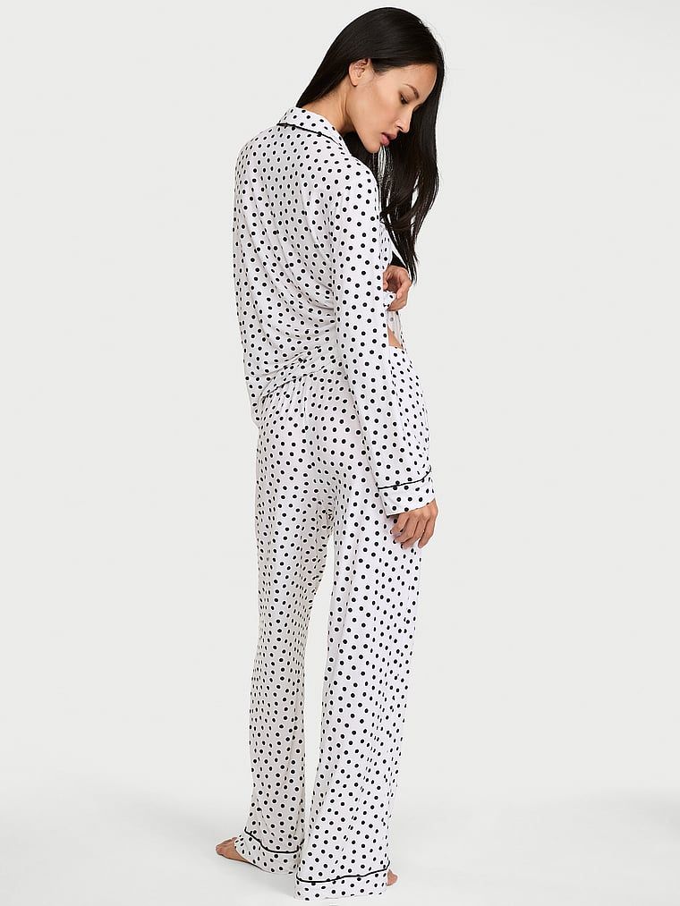 Pyžamo vyrobené ze SoSoft modalu. Produkt má vzorovanou barvu a pochází z kolekce Victoria's Secret.