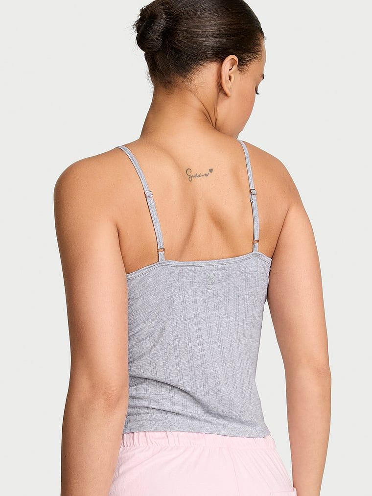 Vršek je vyroben ze SoSoft Ultra-Fine modalu na spaní. Produkt je šedé barvy a pochází z kolekce Victoria's Secret.
