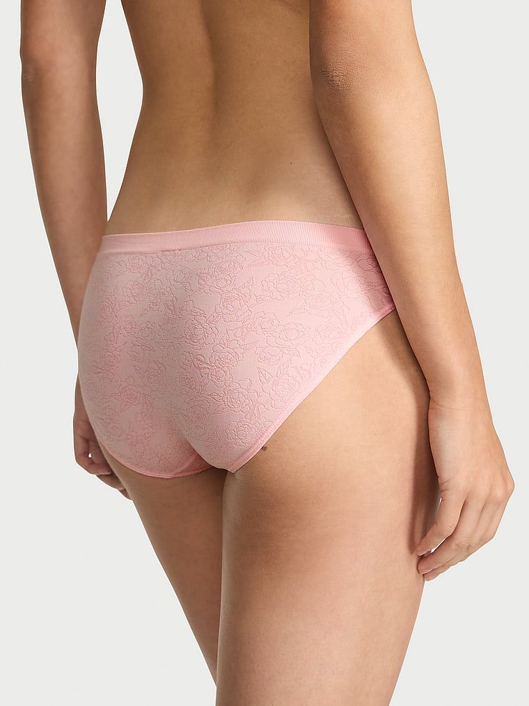 Bezešvé bikiny kalhotky. Produkt má květinový vzor a pochází z kolekce Bezešvé.