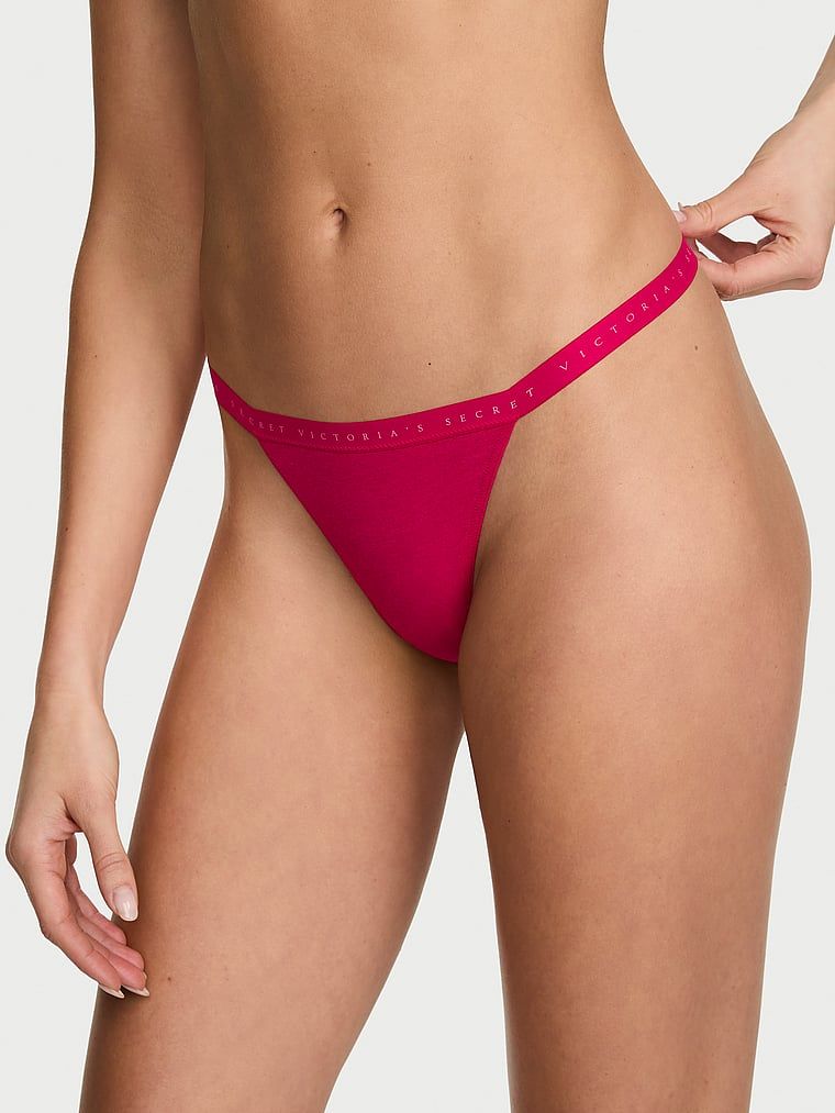 Pružné bavlněné tanga. Produkt je růžové barvy a pochází z kolekce Victoria's Secret.