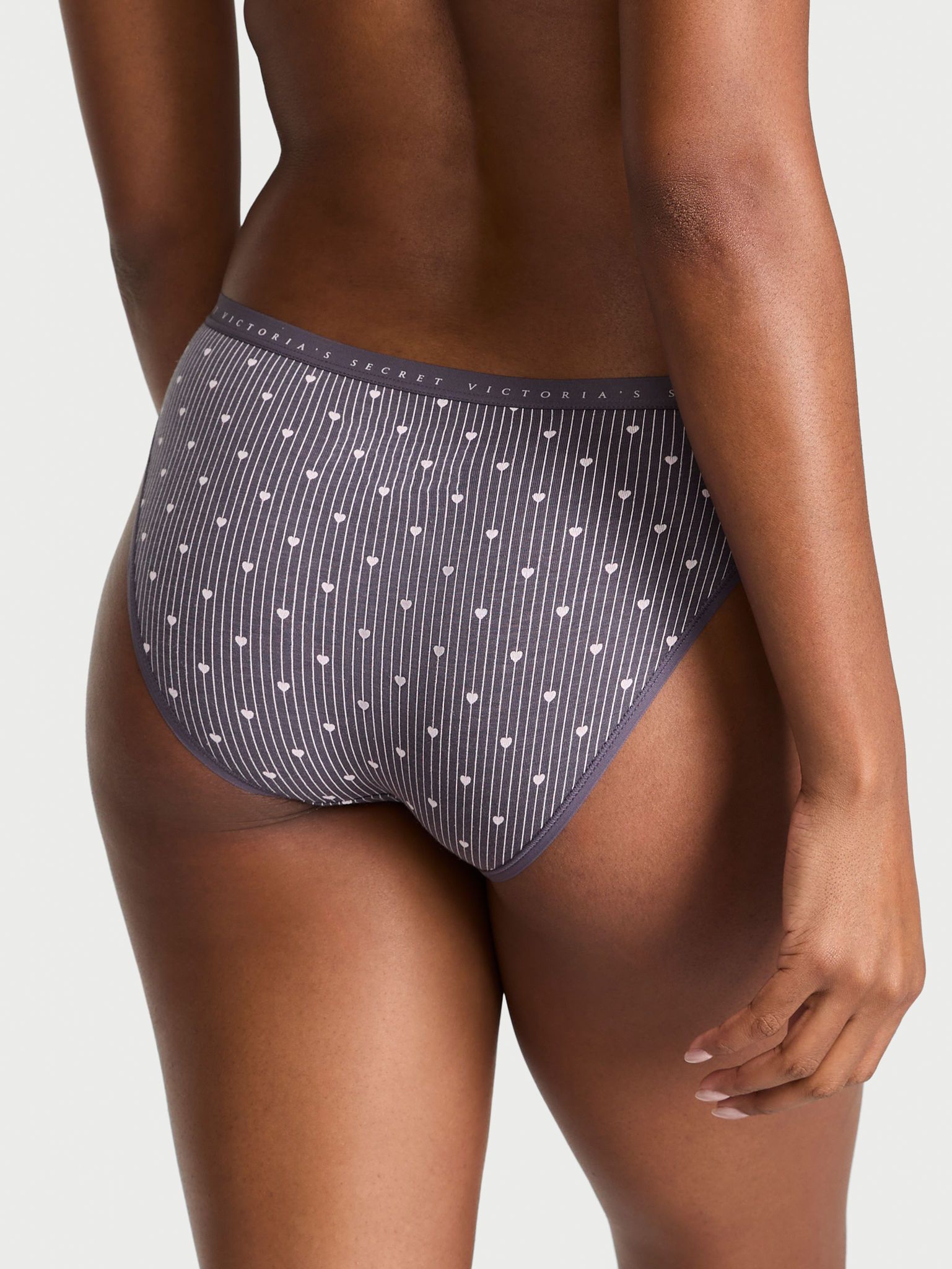 Bavlněné bikiny kalhotky. Produkt je vzorovaný a pochází z kolekce Victoria's Secret.
