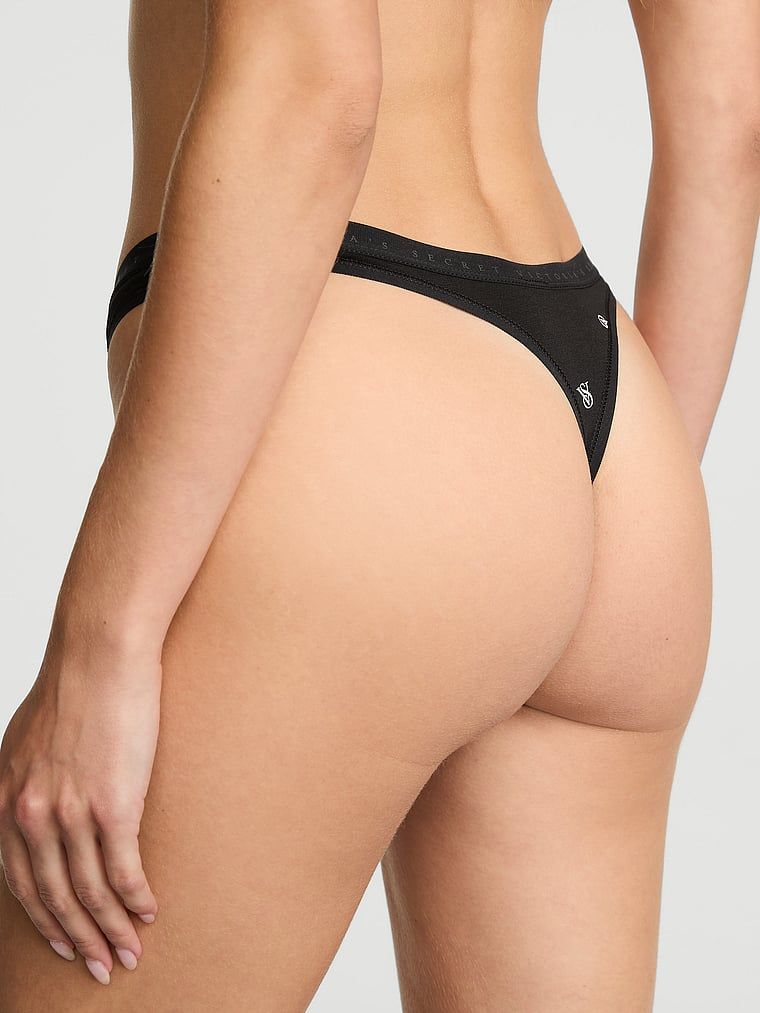 Bavlněné tanga s vysokými nohavičkami. Produkt je vzorovaný a pochází z kolekce Victoria's Secret.
