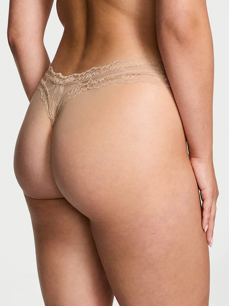 Tanga z růžové krajky s vysoko střiženými nohavicemi. Produkt je béžový a pochází z kolekce Very Sexy.