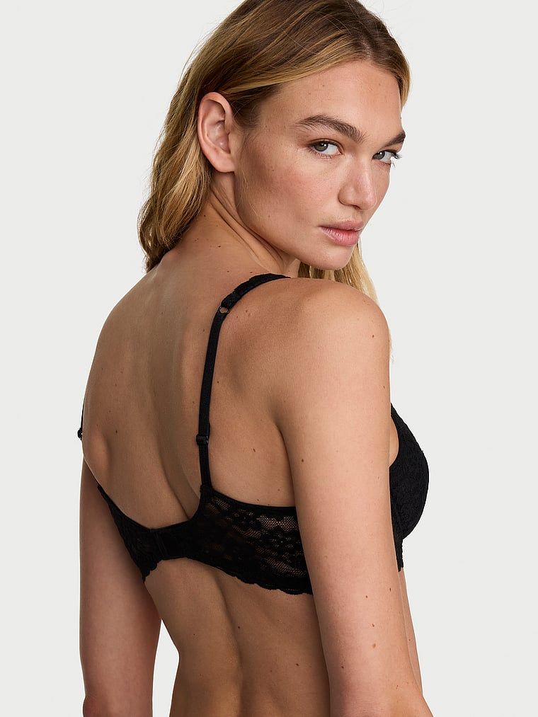 Krajková podprsenka s balkonem bez vycpávky. Produkt je černý a pochází z kolekce Victoria's Secret.