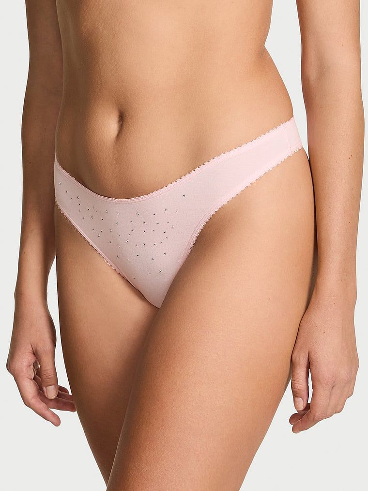 Bavlněná tanga s třpytivými flitry. Produkt má růžovou barvu a pochází z kolekce Victoria's Secret.