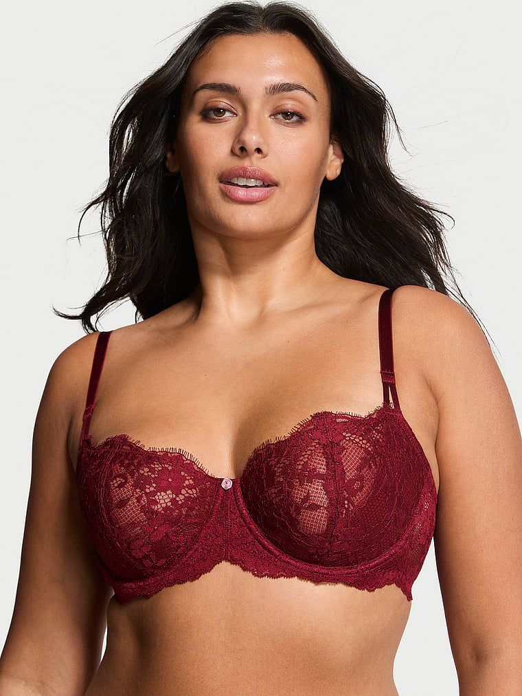 Nevyztužená balkonetová podprsenka Wicked Lace Balconette. Produkt je červené barvy a pochází z kolekce Body by Victoria.