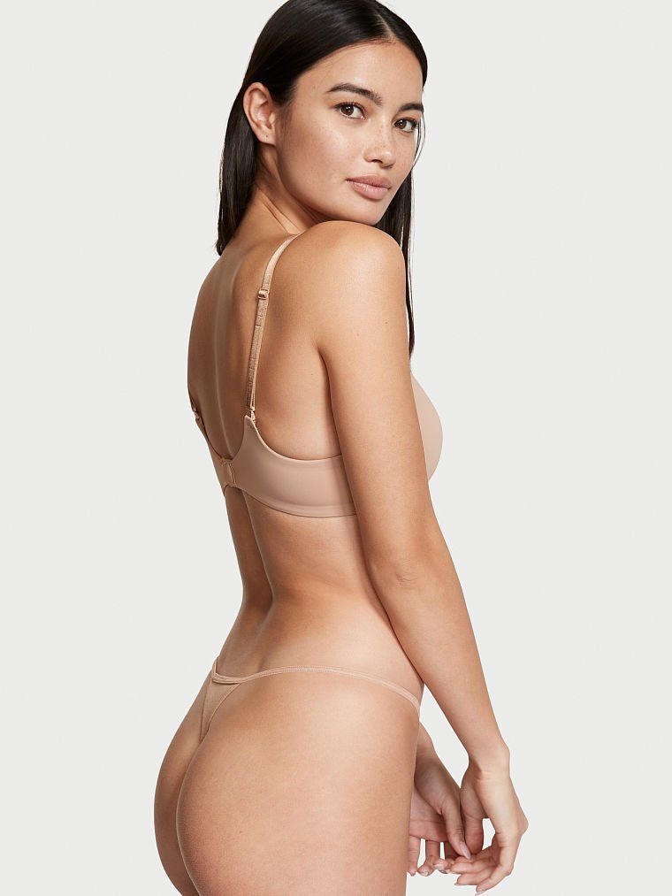 Elastická bavlněná tanga. Produkt je béžový a pochází z kolekce Victoria's Secret.