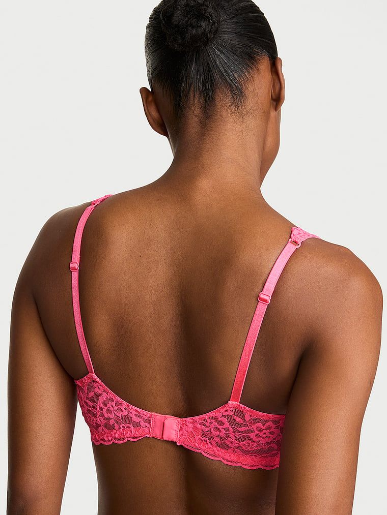 Krajková podprsenka s balkonem bez vycpávky. Produkt je růžové barvy a pochází z kolekce Victoria's Secret.
