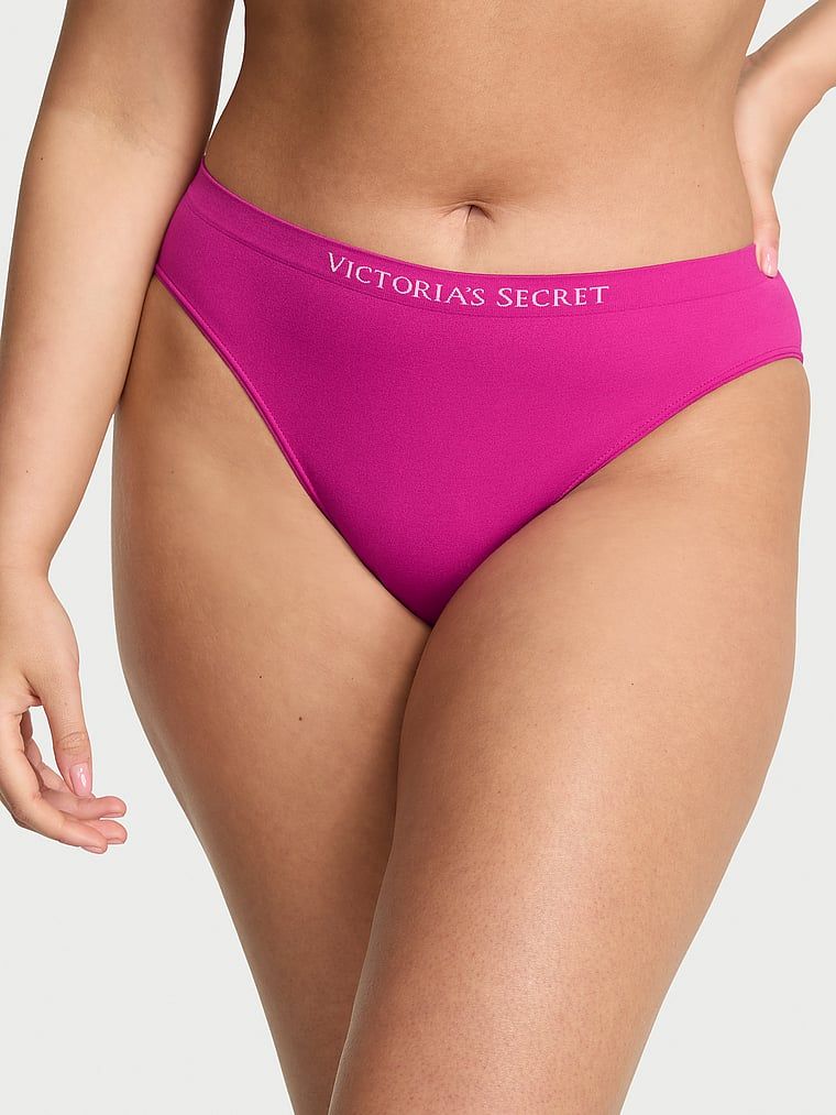 Bezešvé bikiny kalhotky. Produkt je růžový a pochází z kolekce Bezešvé.