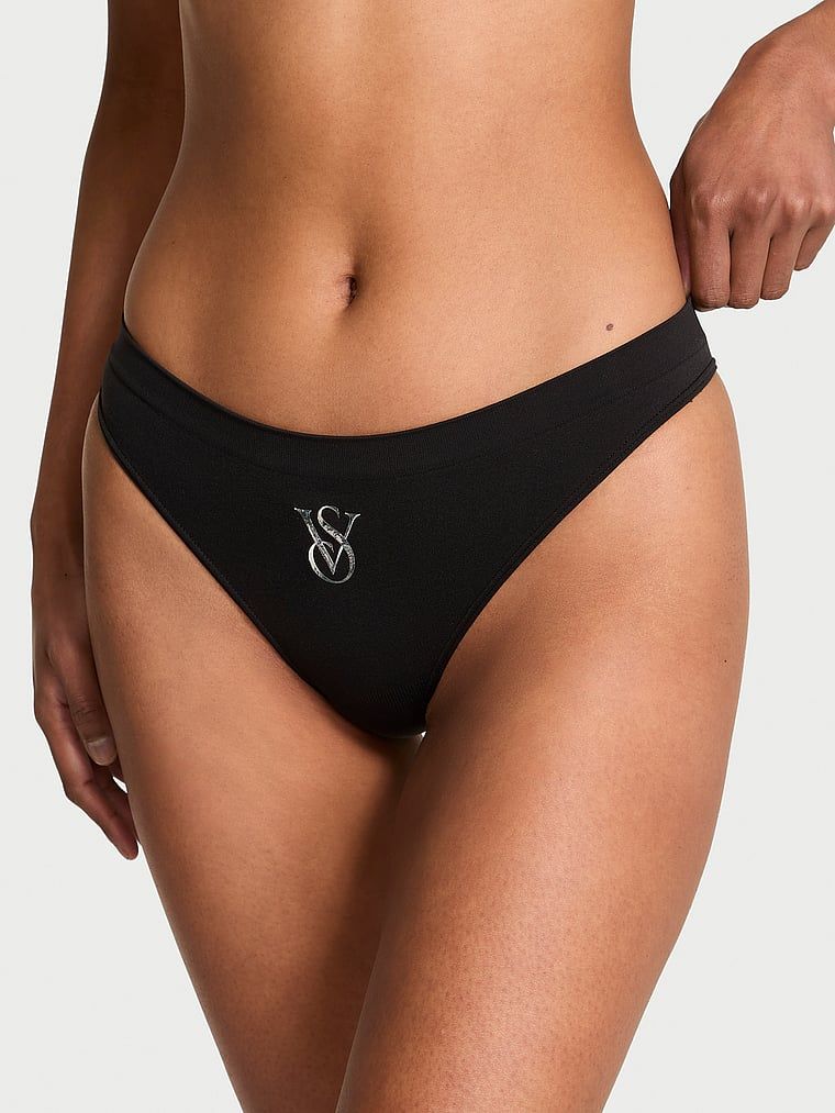 Bezešvá tanga s lesklým logem Sparkle. Produkt je černý a pochází z kolekce Bezešvé.