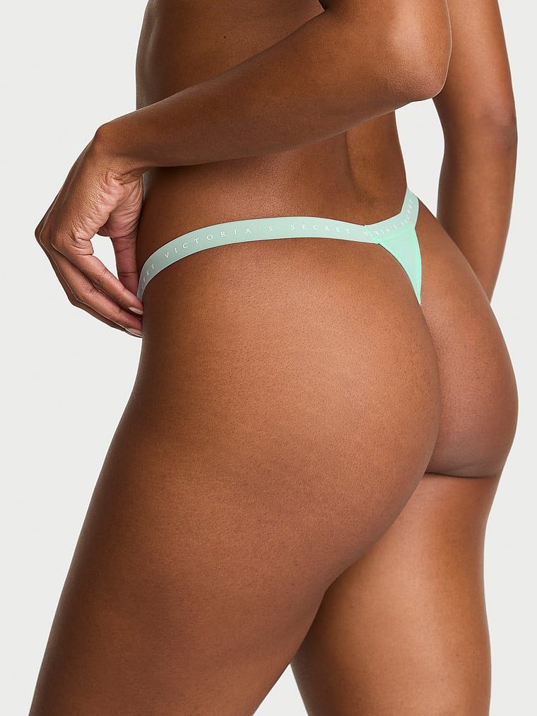 Pružné bavlněné tanga. Produkt je zelené barvy a pochází z kolekce Victoria's Secret.