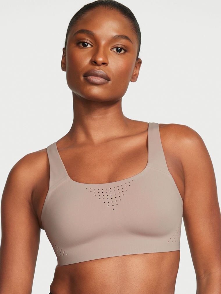 Sportovní podprsenka s maximální podporou Featherweight Max. Produkt je šedý a pochází z kolekce Victoria's Secret.