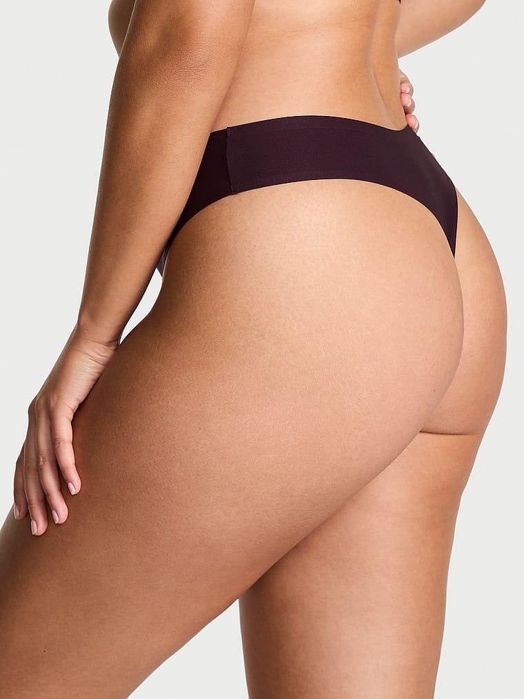 Flexibilní tanga z mikrovlákna. Produkt má fialovou barvu a pochází z kolekce Body by Victoria.