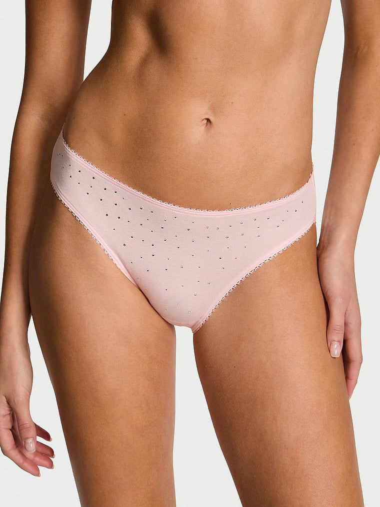 Bavlněné kalhotky s flitry Sparkle Bikini. Produkt má růžovou barvu a pochází z kolekce Victoria's Secret.